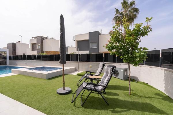 Casa independiente en calle Einstein