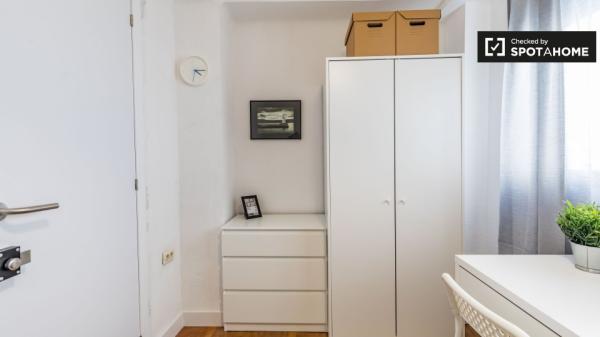 Se alquila habitación individual, apartamento de 5 dormitorios, Camins al Grau