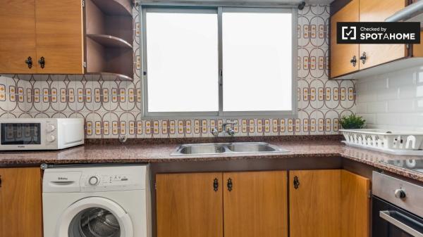 Se alquila habitación individual, apartamento de 5 dormitorios, Camins al Grau