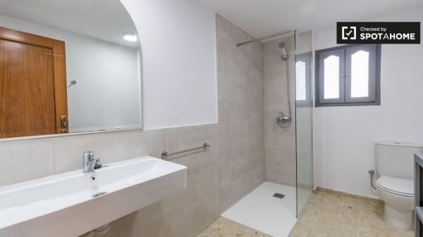 Se alquila habitación individual, apartamento de 5 dormitorios, Camins al Grau