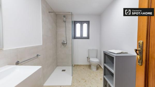 Se alquila habitación individual, apartamento de 5 dormitorios, Camins al Grau