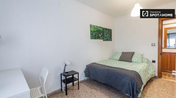 Se alquila habitación individual, apartamento de 5 dormitorios, Camins al Grau