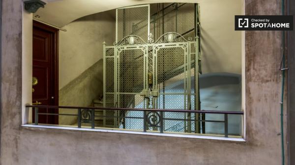 Room for rent in apartment in L'Esquerra de l'Eixample