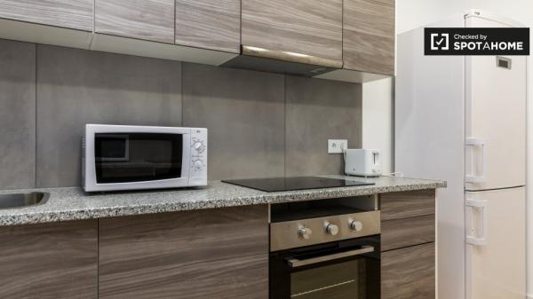 Room for rent in apartment in L'Esquerra de l'Eixample