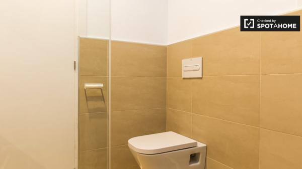 Room for rent in apartment in L'Esquerra de l'Eixample