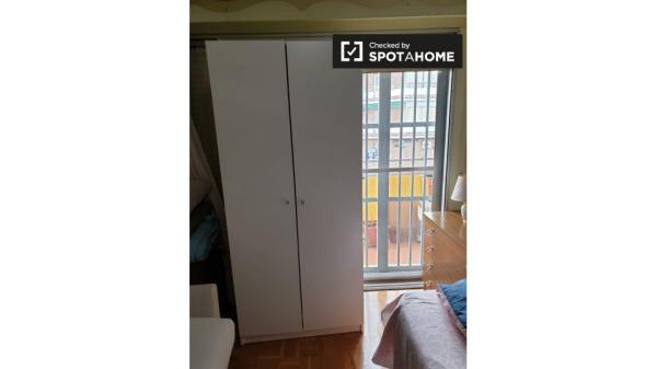 Chambre à louer dans un appartement de 3 chambres à Villa de Vallecas