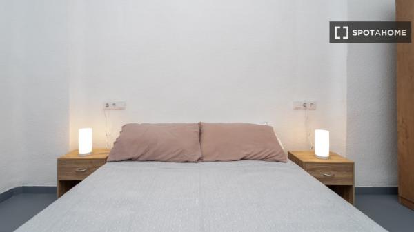 Room in a shared flat for rent in Alicante