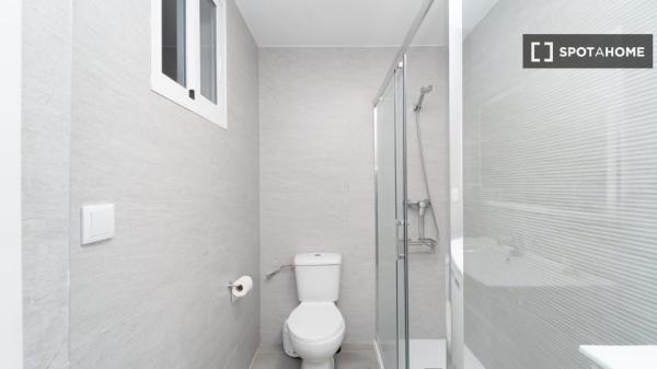 Room in a shared flat for rent in Alicante