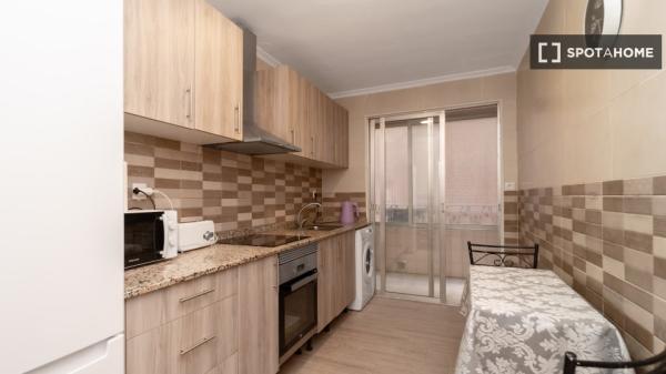 Room in a shared flat for rent in Alicante