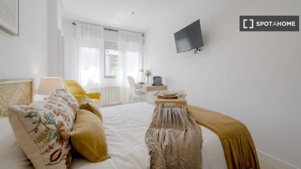 Se alquila habitación en piso compartido de 7 habitaciones en Pacífico