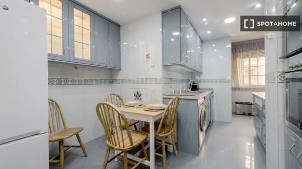 Se alquila habitación en piso compartido de 7 habitaciones en Pacífico