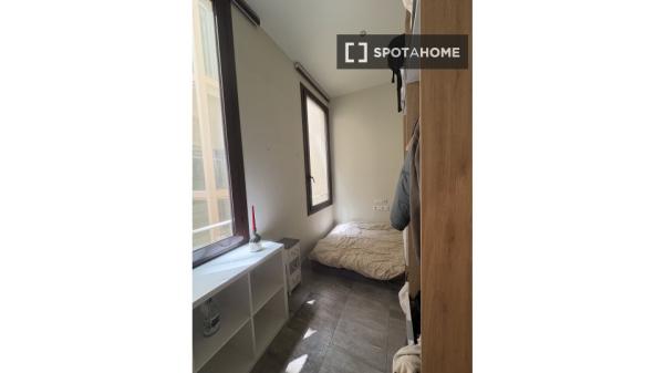 Zimmer in einer Wohngemeinschaft in Barcelona