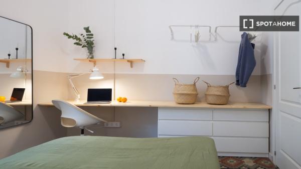 Habitación en piso de 4 habitaciones en Sant Andreu, Barcelona.