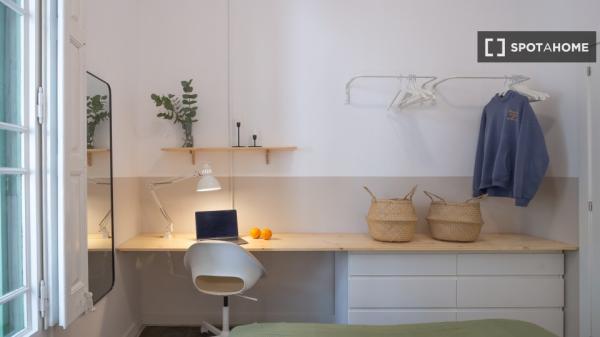 Habitación en piso de 4 habitaciones en Sant Andreu, Barcelona.