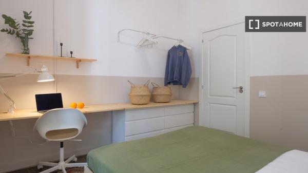 Habitación en piso de 4 habitaciones en Sant Andreu, Barcelona.