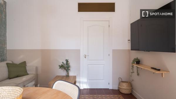 Habitación en piso de 4 habitaciones en Sant Andreu, Barcelona.