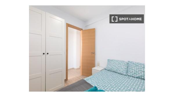 Pokój we wspólnym mieszkaniu, Cabanyal-Canyamelar, Walencja.