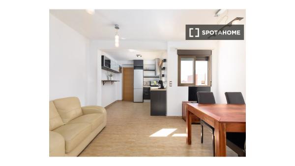 Pokój we wspólnym mieszkaniu, Cabanyal-Canyamelar, Walencja.