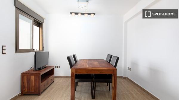 Pokój we wspólnym mieszkaniu, Cabanyal-Canyamelar, Walencja.