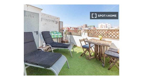 Pokój we wspólnym mieszkaniu, Cabanyal-Canyamelar, Walencja.