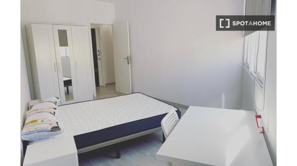 Se alquila habitación en piso compartido de 5 habitaciones en La Orotava