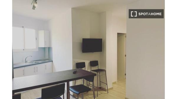 Se alquila habitación en piso compartido de 5 habitaciones en La Orotava