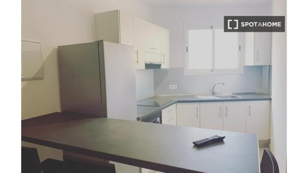 Se alquila habitación en piso compartido de 5 habitaciones en La Orotava