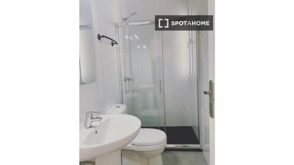 Se alquila habitación en piso compartido de 5 habitaciones en La Orotava