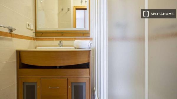 Dzielone mieszkanie w Madrycie