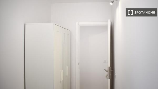 Se alquila habitación en piso compartido de 5 habitaciones en La Orotava