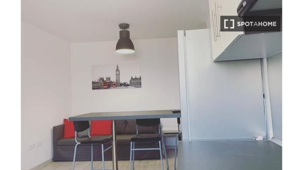 Se alquila habitación en piso compartido de 5 habitaciones en La Orotava