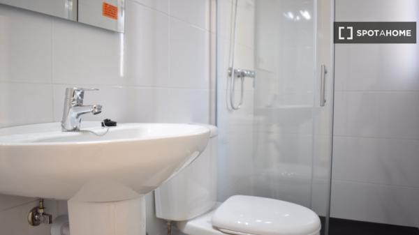 Se alquila habitación en piso compartido de 5 habitaciones en La Orotava