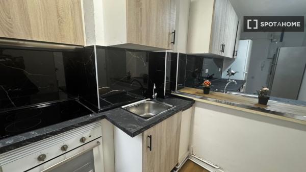 Pokój w mieszkaniu dzielonym z 5 sypialniami w Hispanoamérica