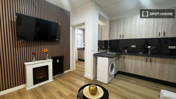 Pokój w mieszkaniu dzielonym z 5 sypialniami w Hispanoamérica