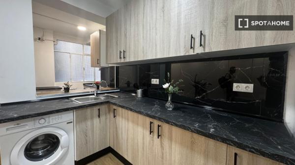 Pokój w mieszkaniu dzielonym z 5 sypialniami w Hispanoamérica