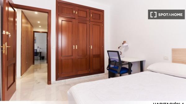 Habitación en piso compartido en alquiler en Polígono Sur, Sevilla