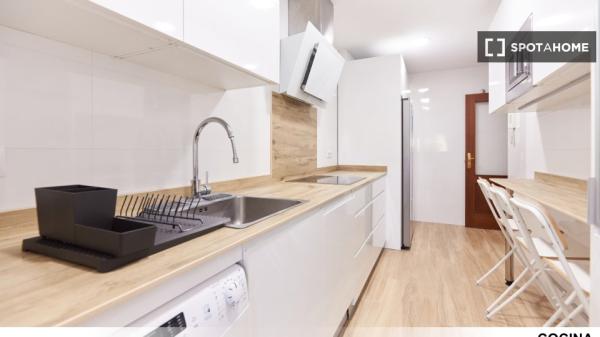 Chambre en colocation à louer à Polígono Sur, Séville