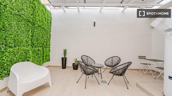 Estudio en alquiler en Valdeacederas, Madrid