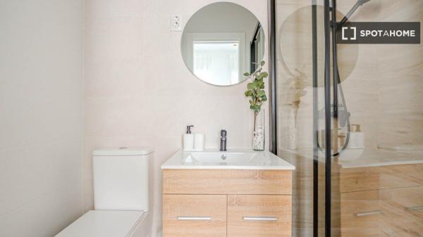 Estudio en alquiler en Valdeacederas, Madrid