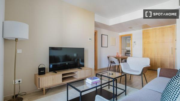 Piso en alquiler de 3 habitaciones en Pacífico, Málaga