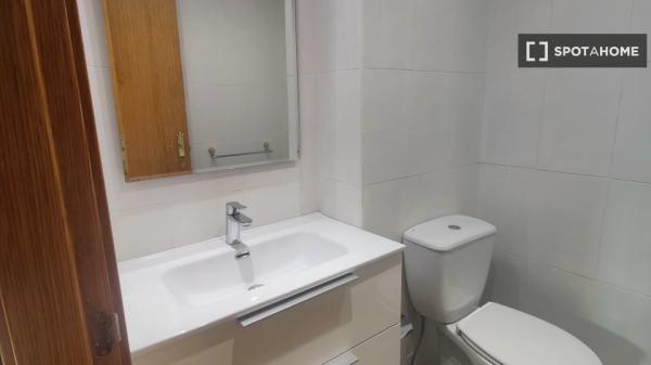 Pokój we wspólnym mieszkaniu w Madrycie