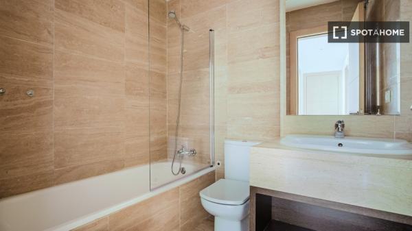 Piso en alquiler de 3 habitaciones en Pacífico, Málaga