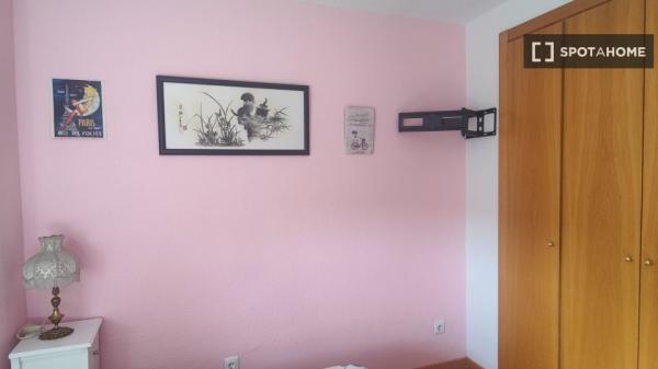 Pokój we wspólnym mieszkaniu w Madrycie