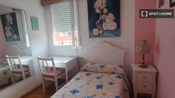 Pokój we wspólnym mieszkaniu w Madrycie