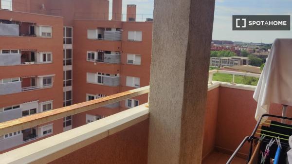 Pokój we wspólnym mieszkaniu w Madrycie