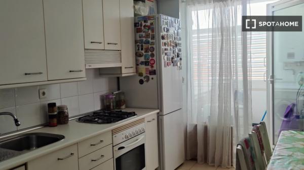 Pokój we wspólnym mieszkaniu w Madrycie