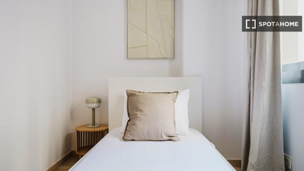 Piso en alquiler de 3 habitaciones en Pacífico, Málaga