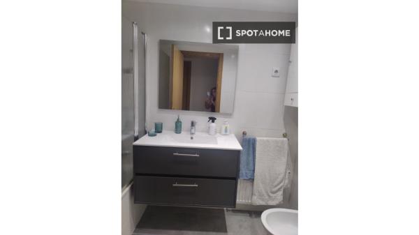 Pokój we wspólnym mieszkaniu w Madrycie