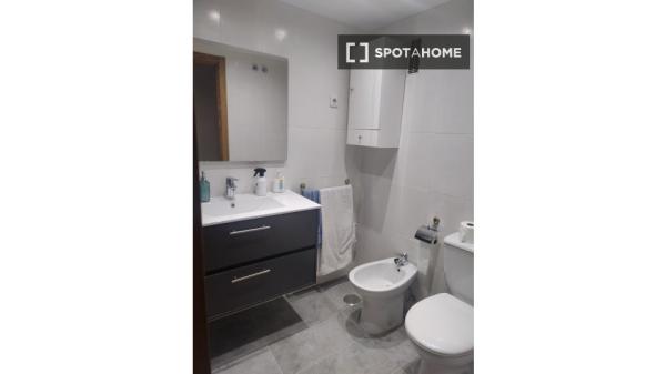 Pokój we wspólnym mieszkaniu w Madrycie