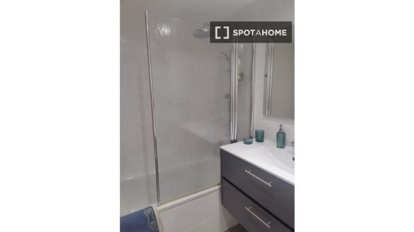 Pokój we wspólnym mieszkaniu w Madrycie